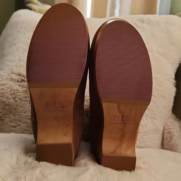 NWOB Andre' Asssous Tan Suede Clog Boots-Size 10 - Picture 6 of 7